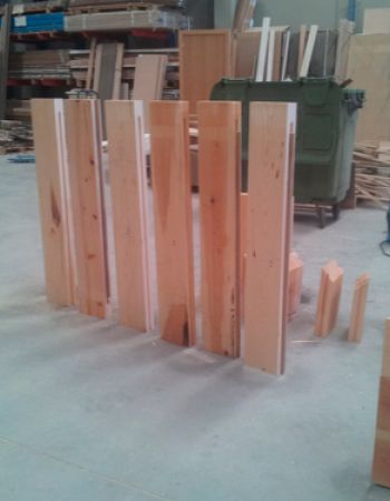 Obra de Rastrelo Valladolid | Revistero y retablo de madera preparación en Parroquía San Ramón Nonato