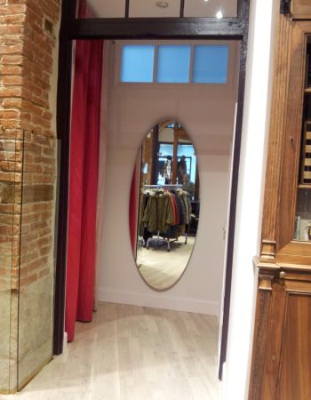 Tienda de moda en la Calle Regalado, Agued&Co. Pavimento de madera de roble teñido de blanco