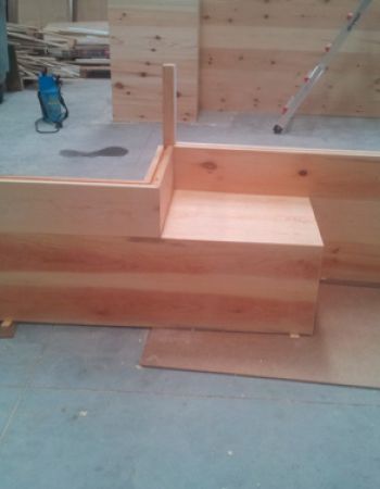 Obra de Rastrelo Valladolid | Revistero y retablo de madera preparación en Parroquía San Ramón Nonato