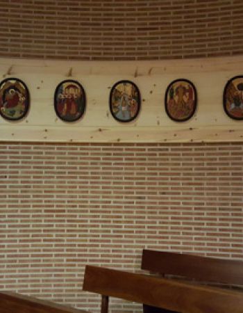 Obra de Rastrelo Valladolid | Revistero madera acabado en Parroquía San Ramón Nonato