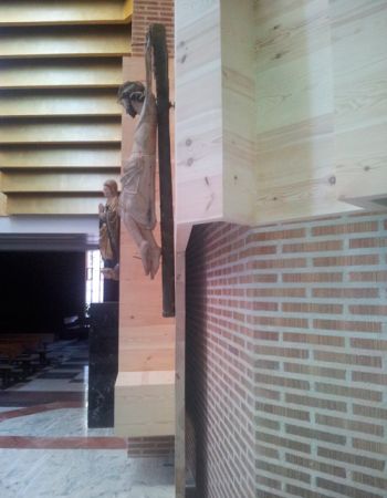 Obra de Rastrelo Valladolid | Revistero y retablo de madera resultado en Parroquía San Ramón Nonato