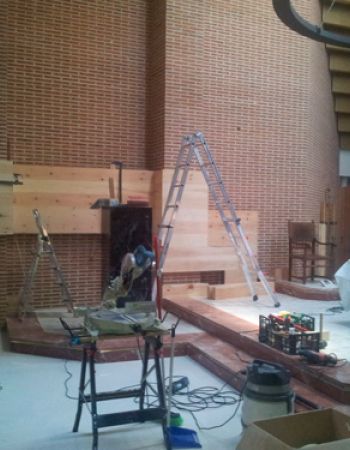 Obra de Rastrelo Valladolid | Revistero y retablo de madera montaje en Parroquía San Ramón Nonato