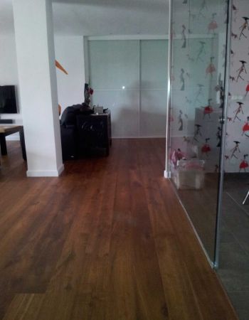 Obra de rastrelo Valladolid |  Suelo de madera en sala de estar de vivienda particular