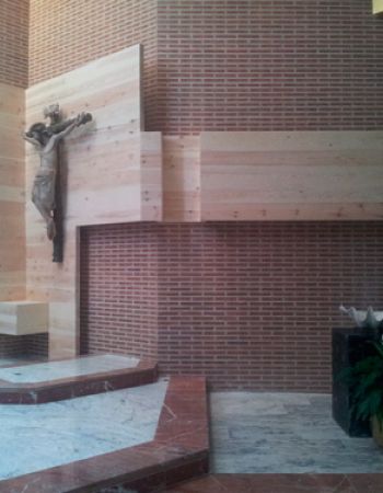 Obra de Rastrelo Valladolid | Revistero y retablo de madera instalación en Parroquía San Ramón Nonato