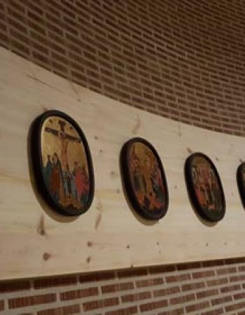 Obra de Rastrelo Valladolid | Detalle de revistero madera acabado en Parroquía San Ramón Nonato