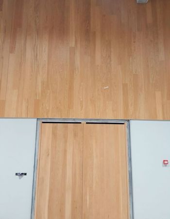 Obra de Rastrelo Valladolid | Puerta de entrada de madera y panelado de pared en bodega Pago de Carrovejas